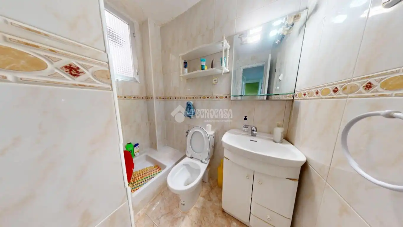 Bathroom of Flat for sale in Madrid  with Heating