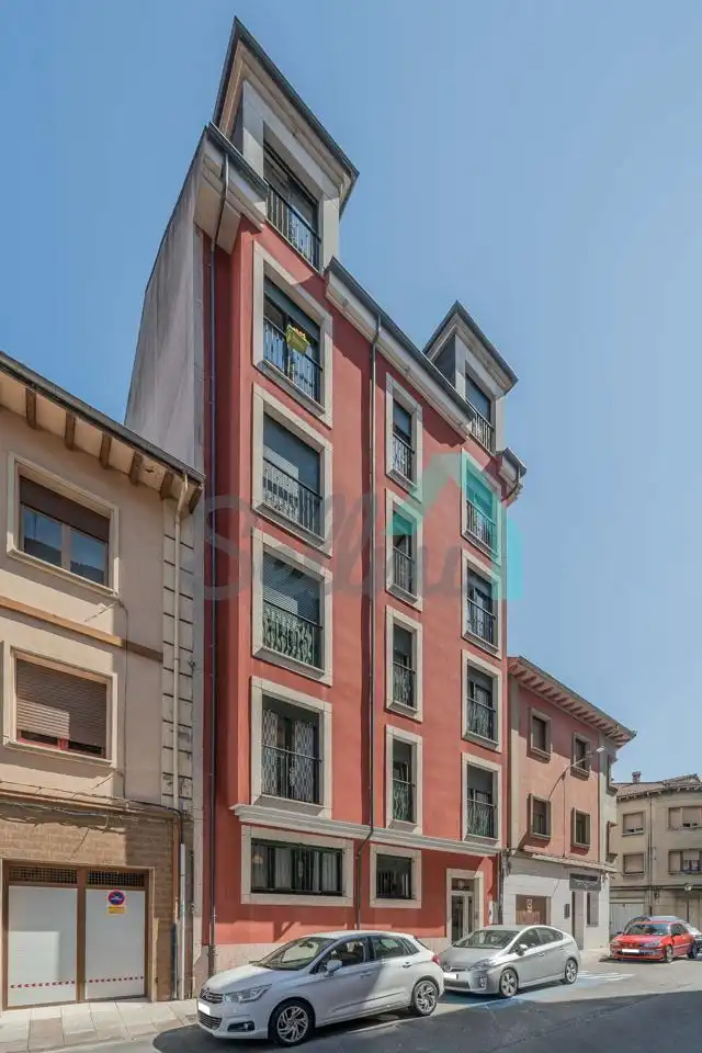 Vista exterior de Piso en venta en San Martín del Rey Aurelio con Calefacción, Parquet y Trastero