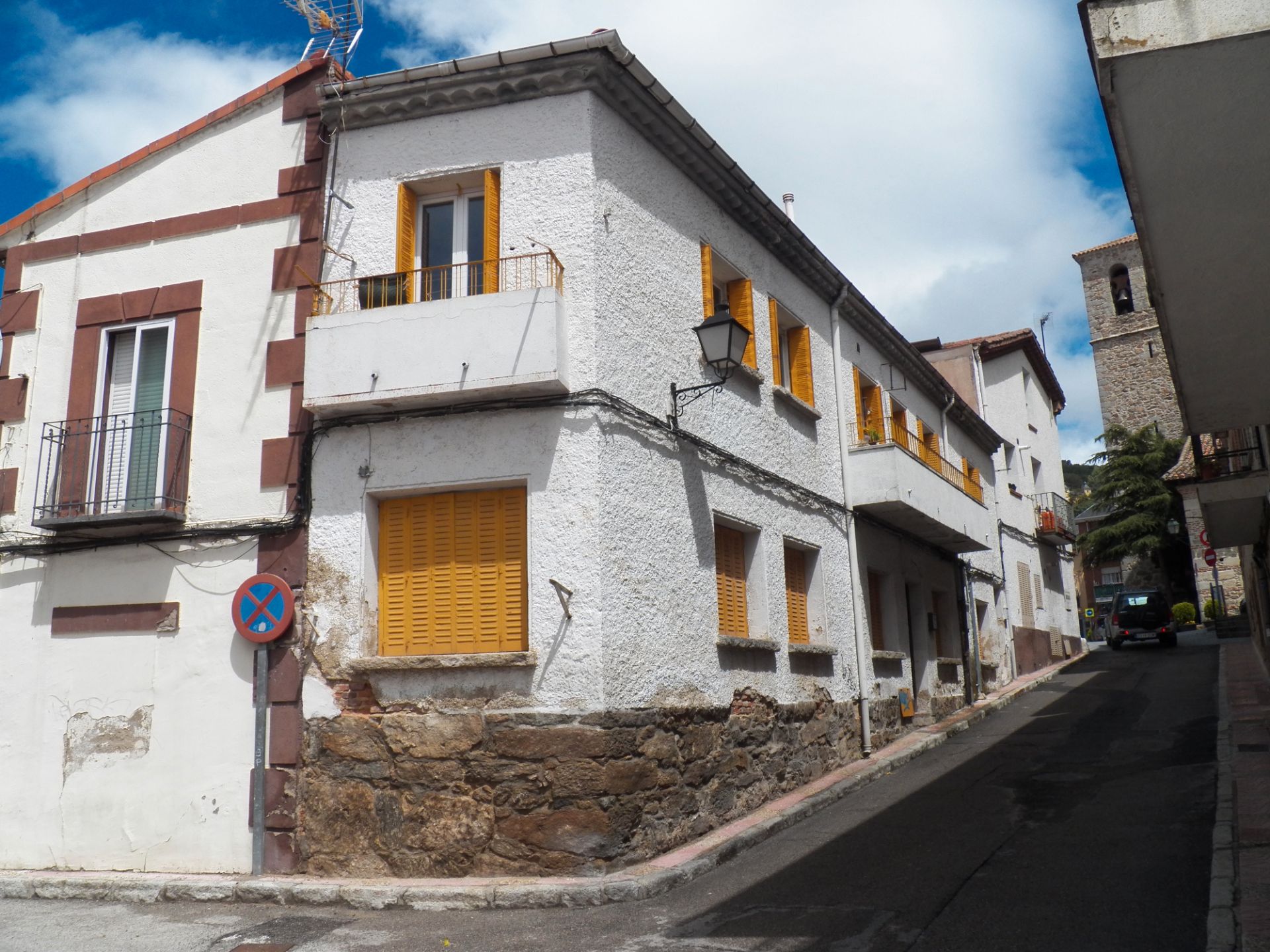 Exterior view of House or chalet for sale in Miraflores de la Sierra  with Balcony