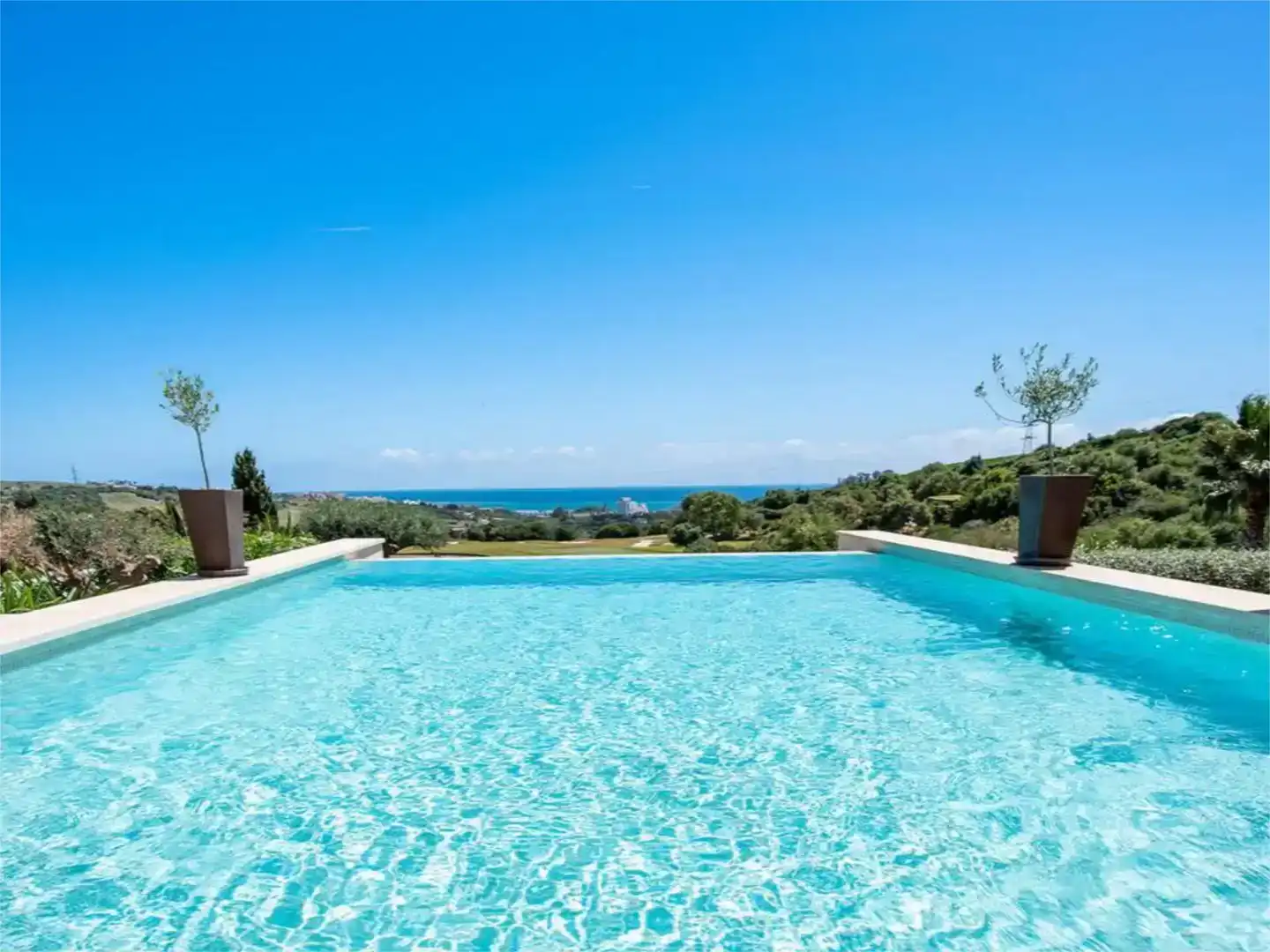 Piscina de Casa adosada de lloguer en Estepona amb Aire condicionat, Jardí privat i Parquet