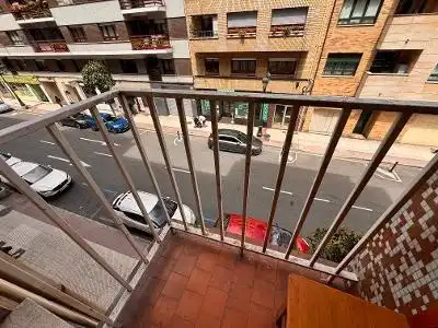 Terrassa de Pis en venda en Oviedo  amb Calefacció i Balcó