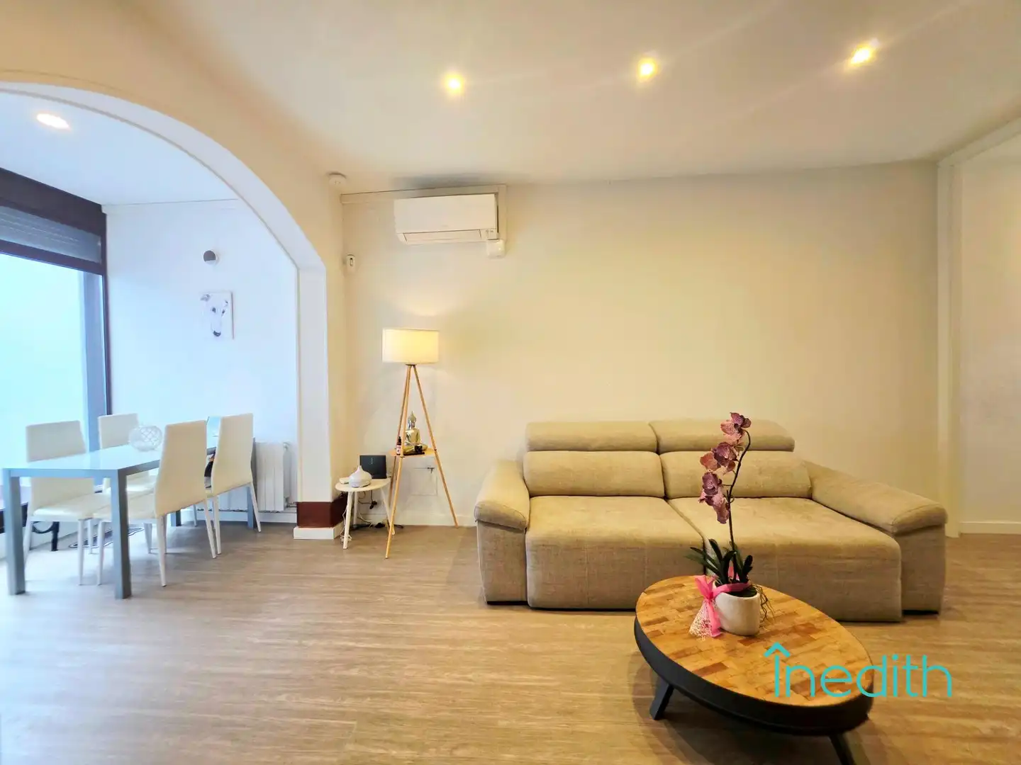 Sala d'estar de Casa o xalet en venda en Vilanova i la Geltrú amb Aire condicionat, Calefacció i Parquet