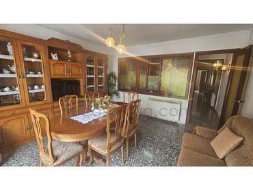 Casa con balcón en venta en Calle San Roque