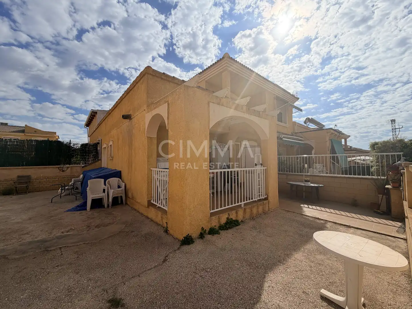 Vista exterior de Casa adosada en venta en La Nucia
