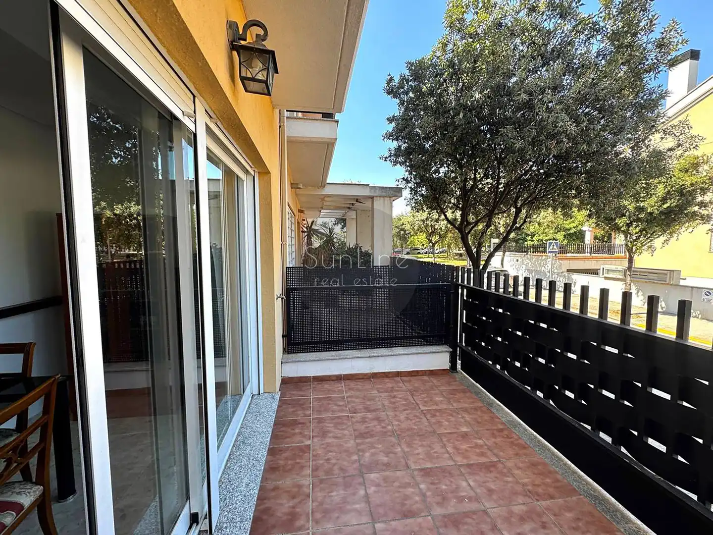 Terrasse von Einfamilien-Reihenhaus zur Miete in Moncada mit Klimaanlage, Privatgarten und Terrasse