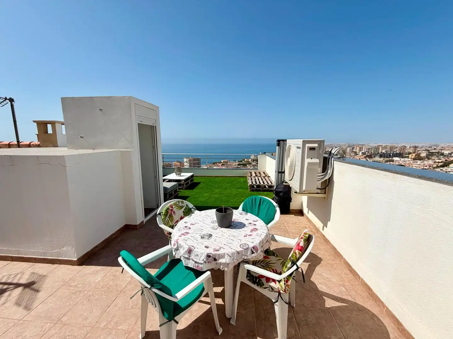 Terraza de Casa adosada de alquiler en Roquetas de Mar con Aire acondicionado, Calefacción y Terraza
