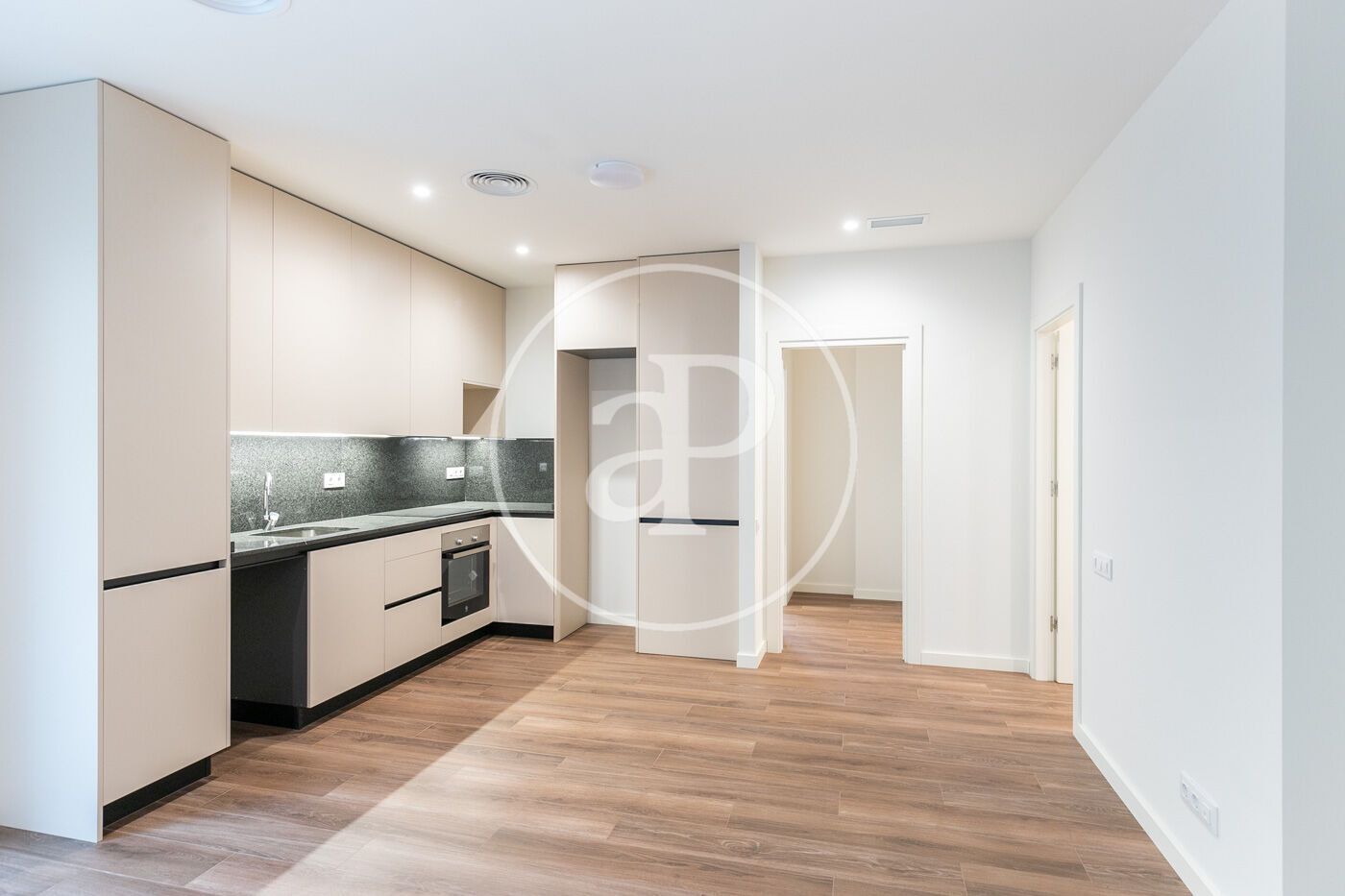 Flat to rent in Carrer de Sant Feliu de Guíxols, Sants-Badal