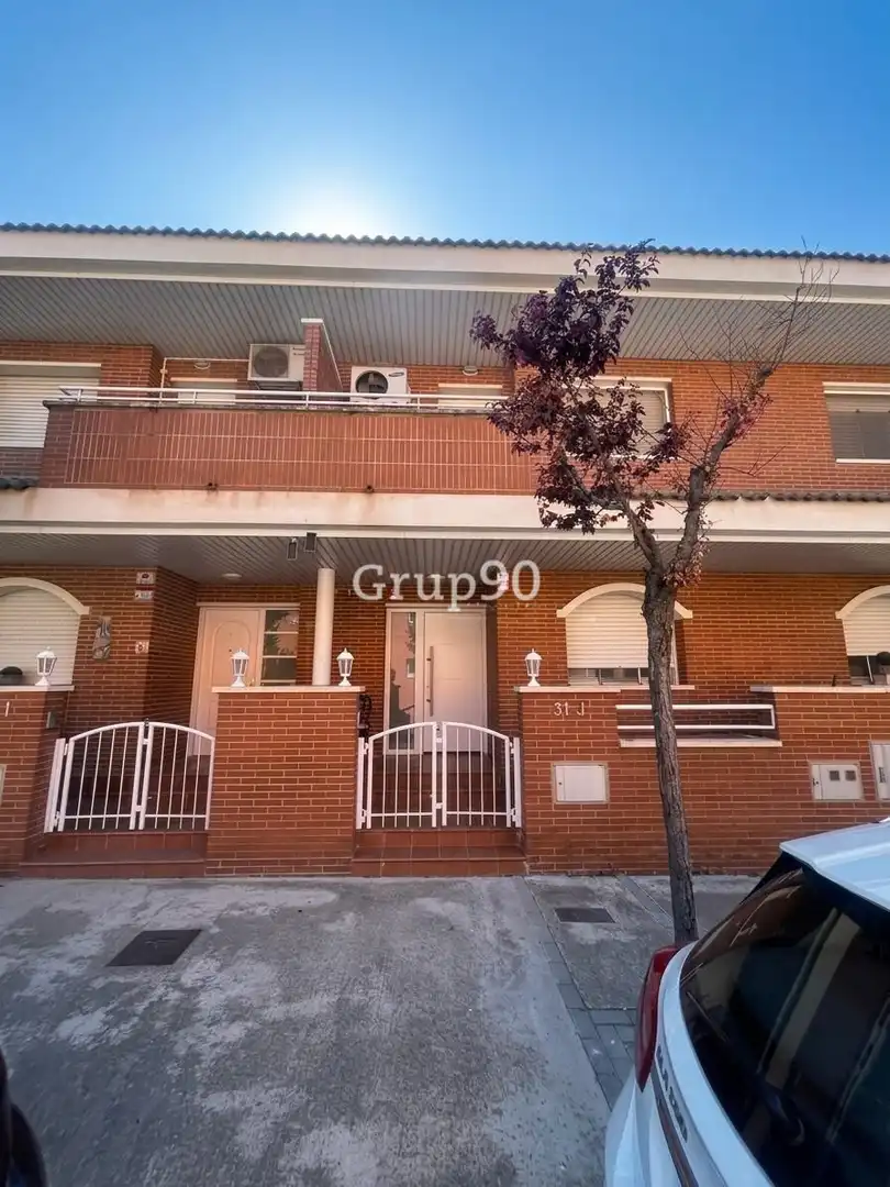 Vista exterior de Casa adosada en venta en Puigverd de Lleida con Aire acondicionado, Calefacción y Parquet
