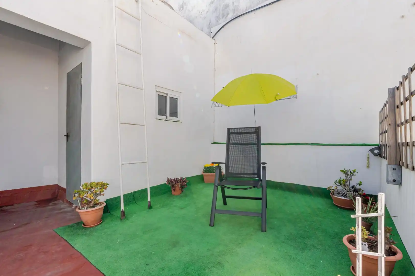 Terrasse von Wohnung zum Verkauf in Las Palmas de Gran Canaria mit Parkett, Abstellraum und Möbliert