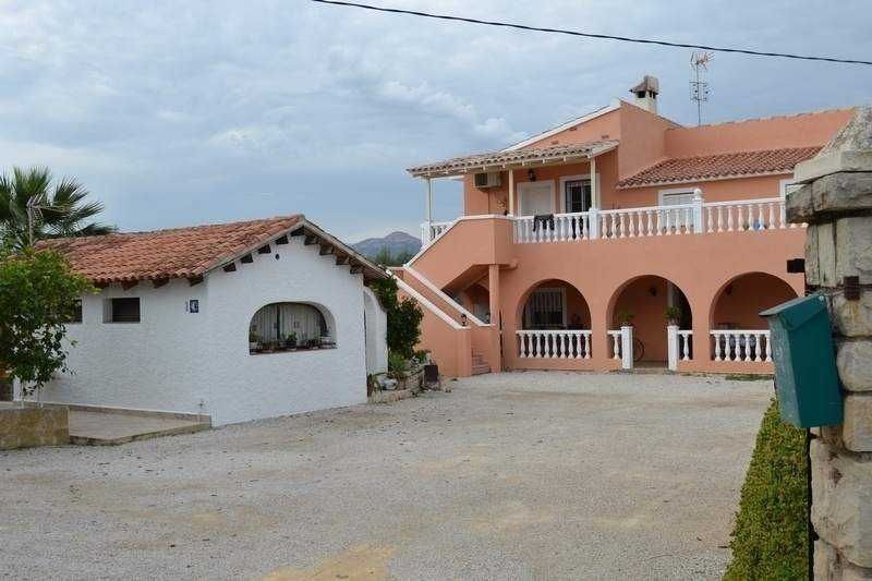 Vista exterior de Casa o xalet en venda en Villajoyosa / La Vila Joiosa amb Jardí privat, Terrassa i Traster