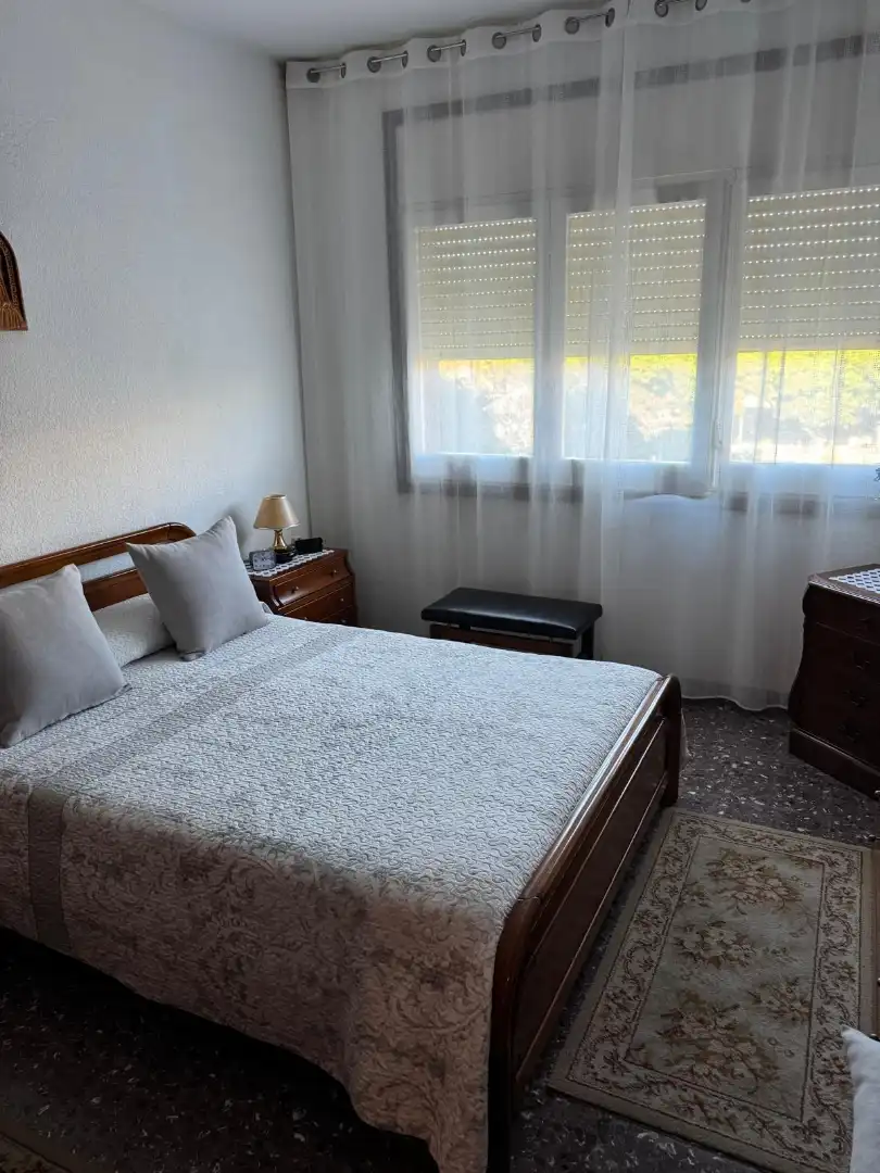 Habitación de Piso en venta en Badalona con Amueblado, Horno y Lavadora