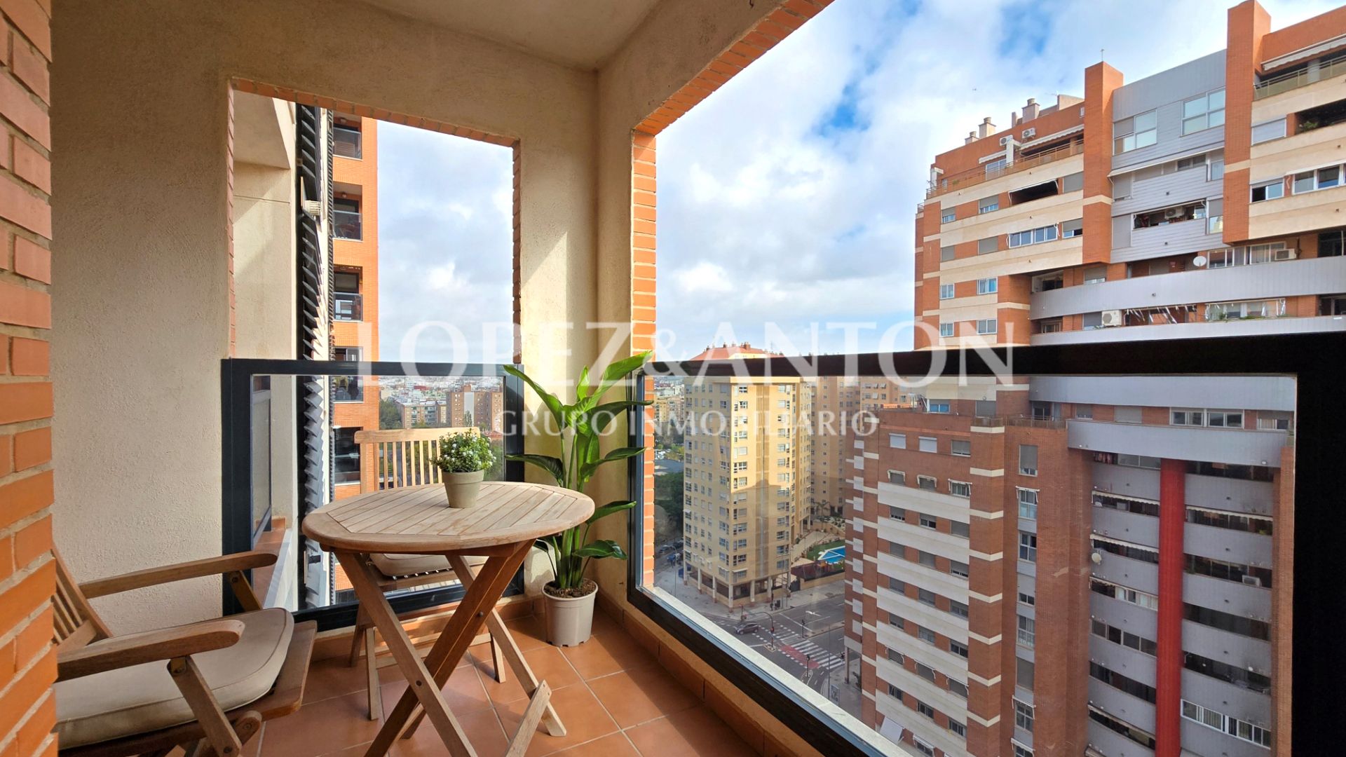 Vista exterior de Pis en venda en  Valencia Capital amb Aire condicionat, Calefacció i Traster