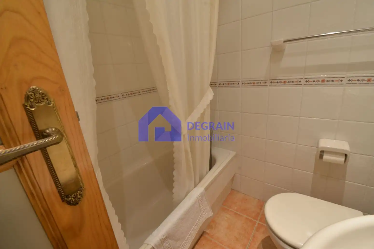 Baño de Piso en venta en Oviedo  con Parquet, Terraza y Trastero