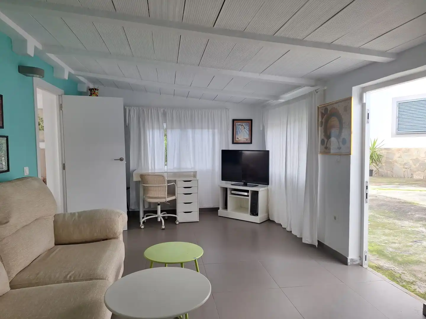 Sala d'estar de Finca rústica en venda en Alfara de la Baronia amb Aire condicionat, Jardí privat i Moblat