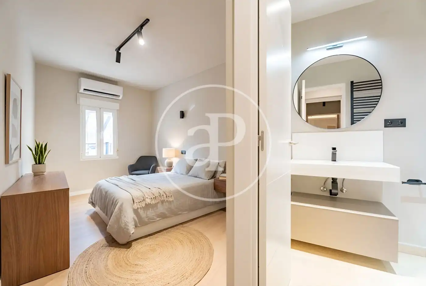 Bedroom of Flat for sale in Madrid  with Air Conditioner, Heating and Storage room