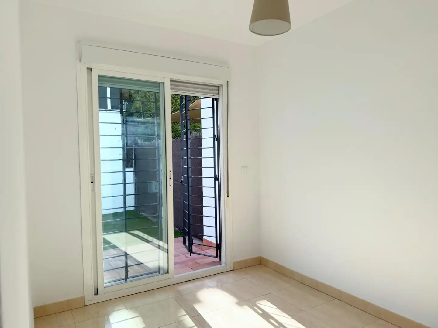 Terrassa de Casa adosada de lloguer en Palomares del Río amb Aire condicionat, Calefacció i Jardí privat