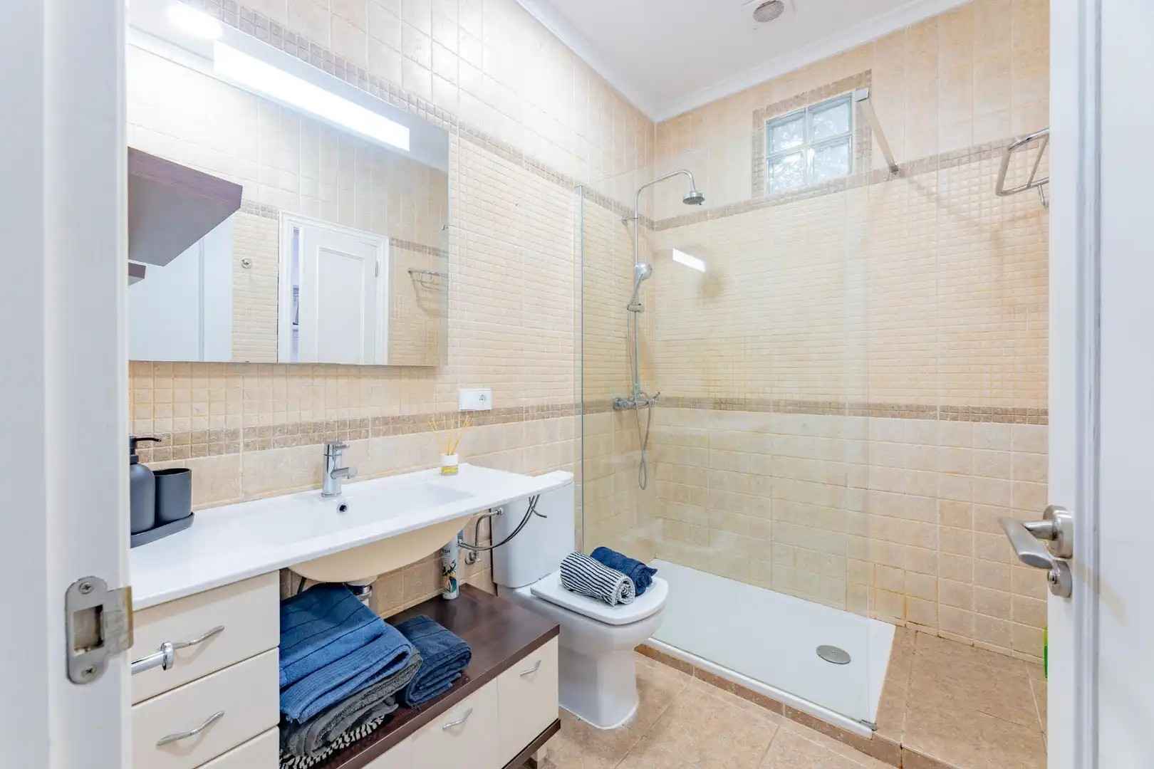 Baño de Piso de alquiler en Valencia con Aire acondicionado, Calefacción y Amueblado