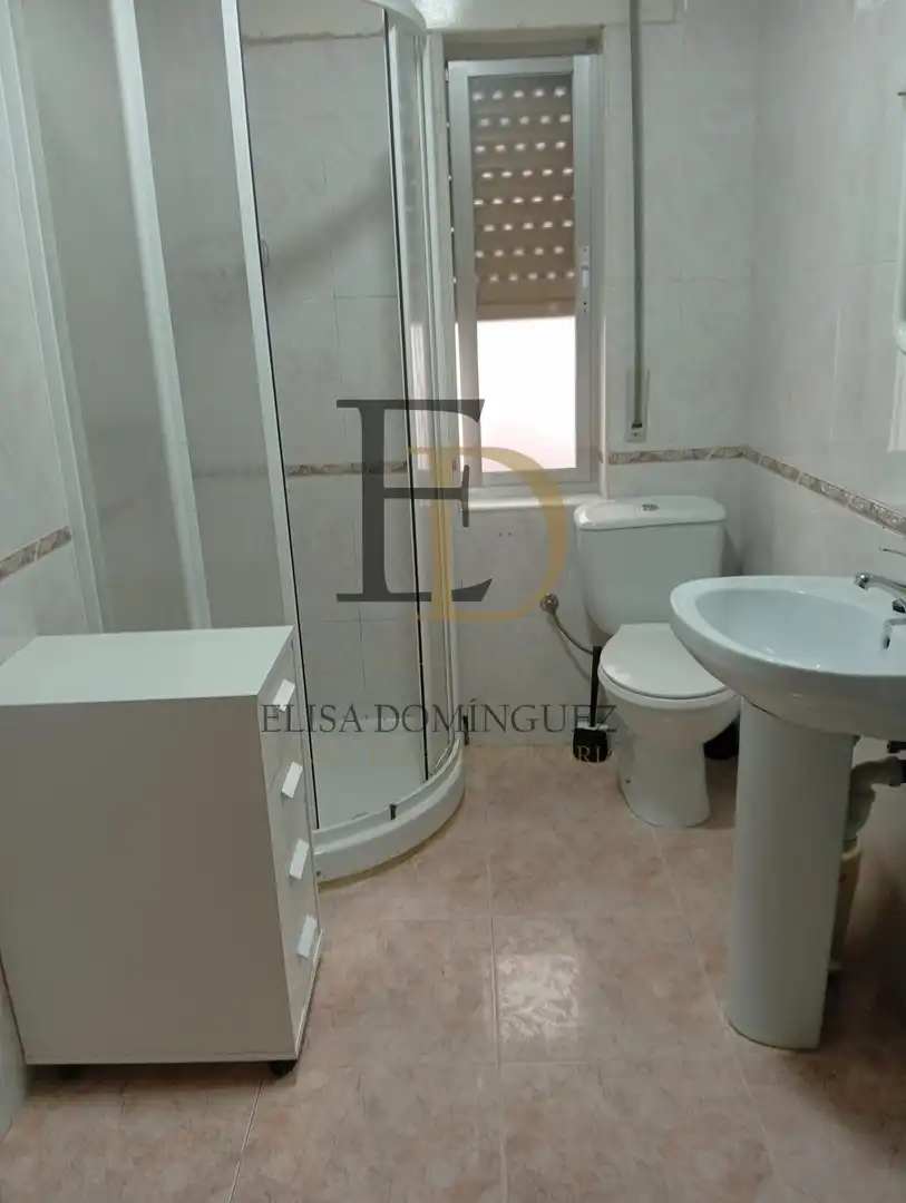 Baño de Piso de alquiler en Salamanca con Calefacción, Amueblado y Balcón