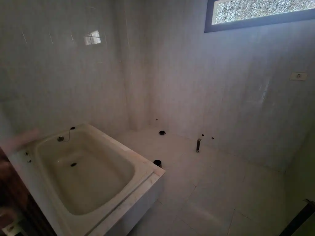 Badezimmer von Gebäude zum Verkauf in Boiro