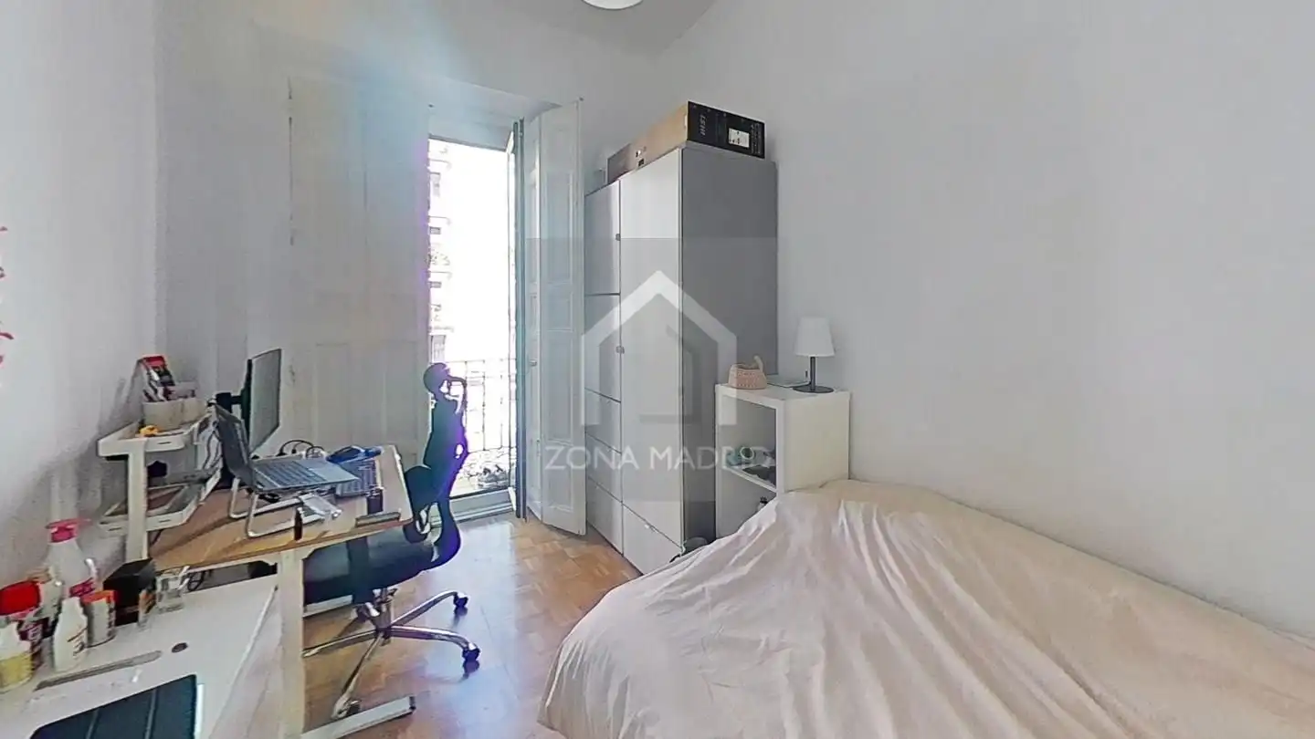 Habitación de Piso en venta en Madrid con Trastero