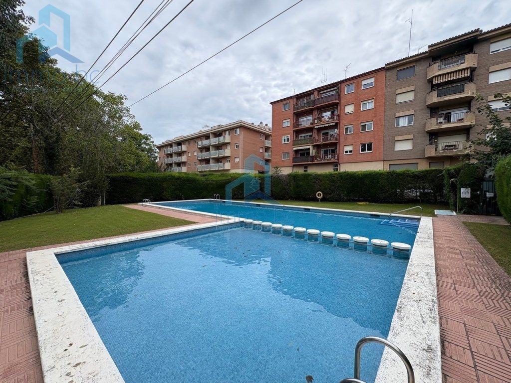 Swimming pool of Flat for sale in El Catllar 