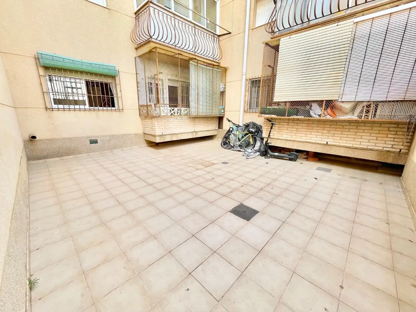 Parkplatz von Erdgeschoss zur Miete in San Pedro del Pinatar mit Möbliert, Waschmaschine und Mikrowelle