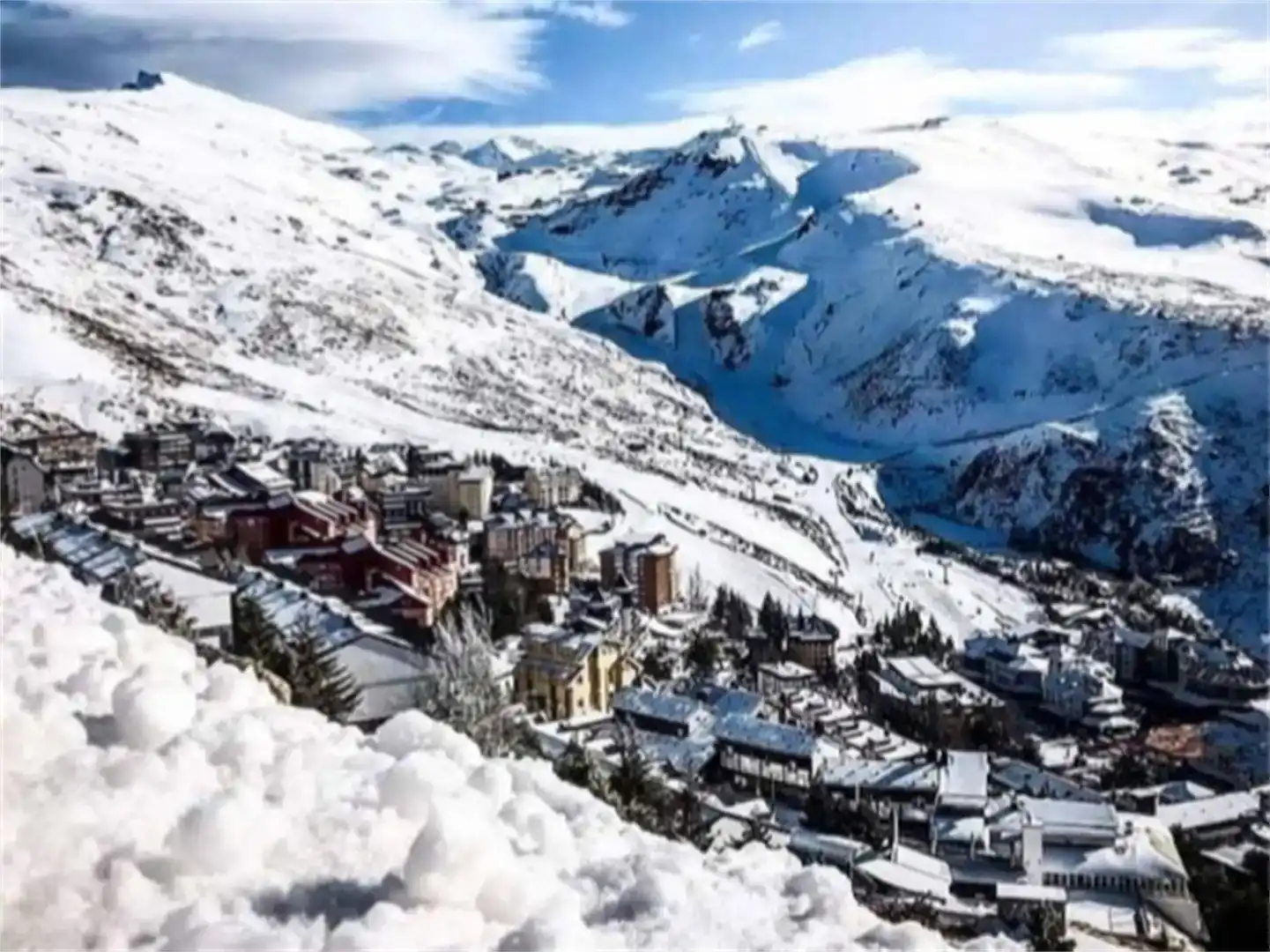 Vista exterior de Dúplex en venda en Sierra Nevada amb Jardí privat, Parquet i Moblat