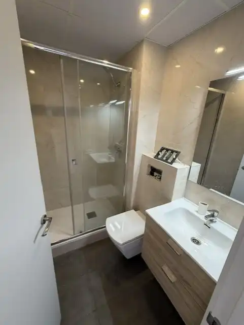 Bathroom of Flat for rent in Barcelona  with Air Conditioner, Heating and Balcony