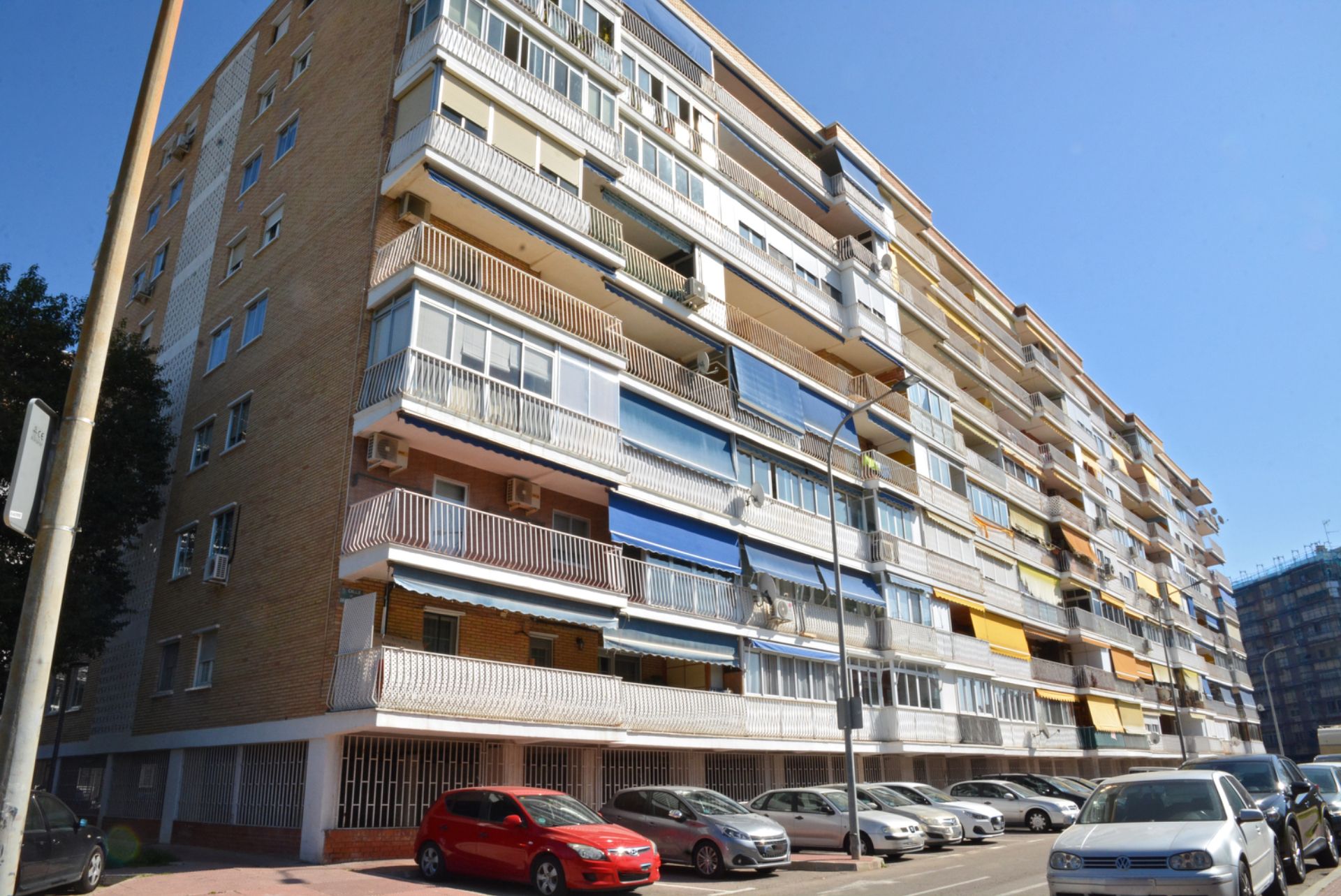 Vista exterior de Piso en venta en Alcalá de Henares con Calefacción, Terraza y Piscina