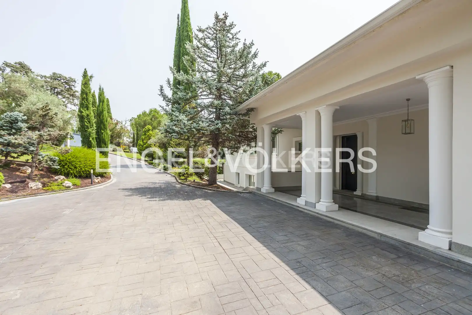 Vista exterior de Casa o xalet de lloguer en La Moraleja amb Aire condicionat, Calefacció i Jardí privat