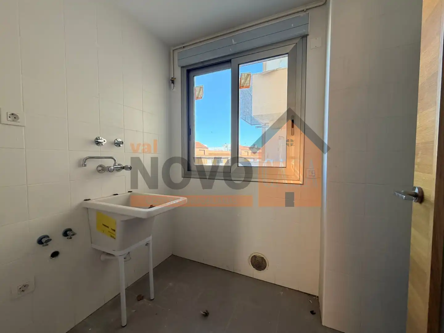 Flat for sale in Gandia  with Air Conditioner and Community pool