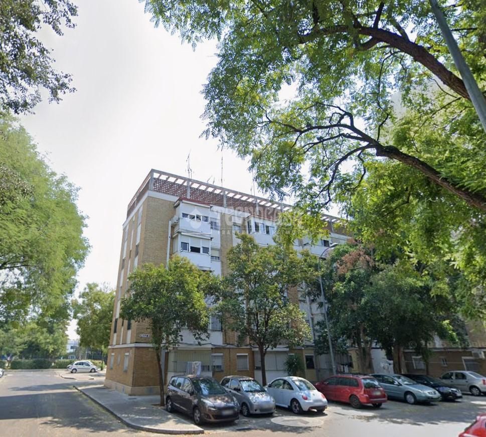 Exterior view of Flat for sale in  Sevilla Capital  with Heating