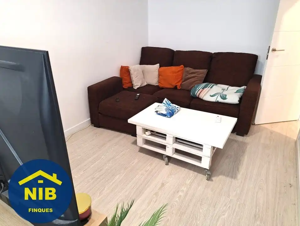 Sala d'estar de Estudi en venda en Barcelona amb Parquet
