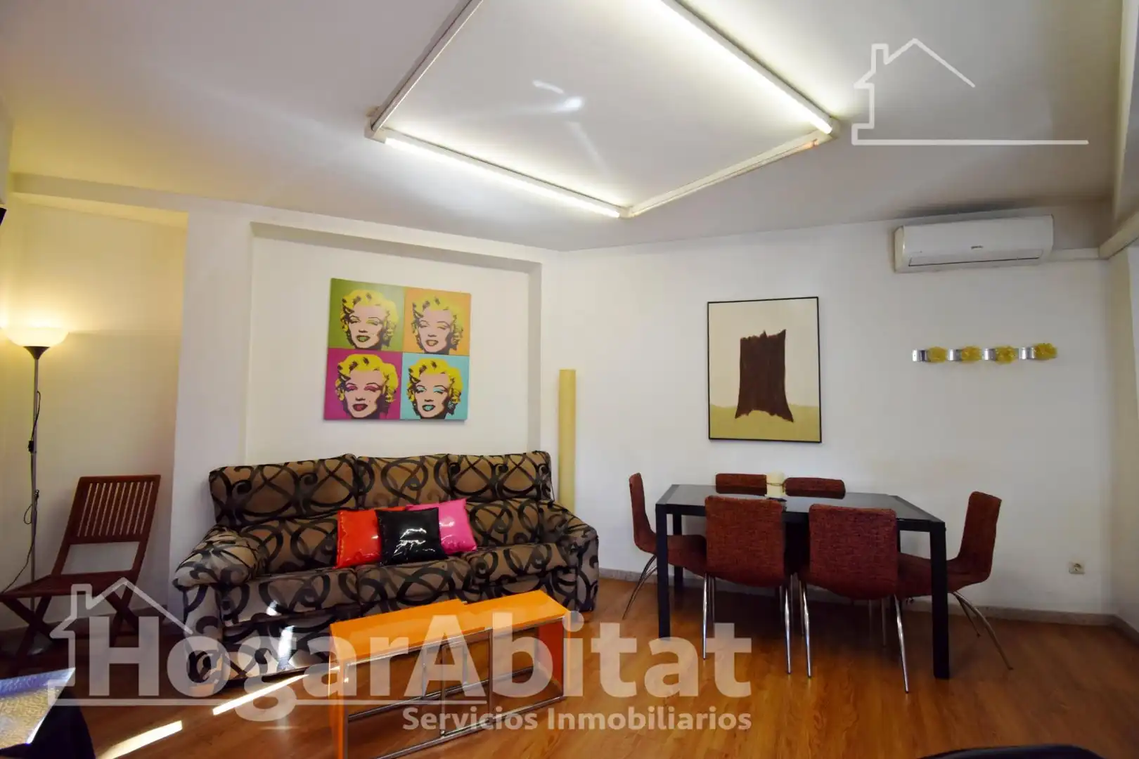 Wohnzimmer von Wohnung zum Verkauf in Oliva mit Klimaanlage, Heizung und Parkett