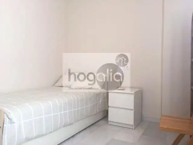 Bedroom of Flat for rent in Sevilla  with Air Conditioner, Terrace and Furnished
