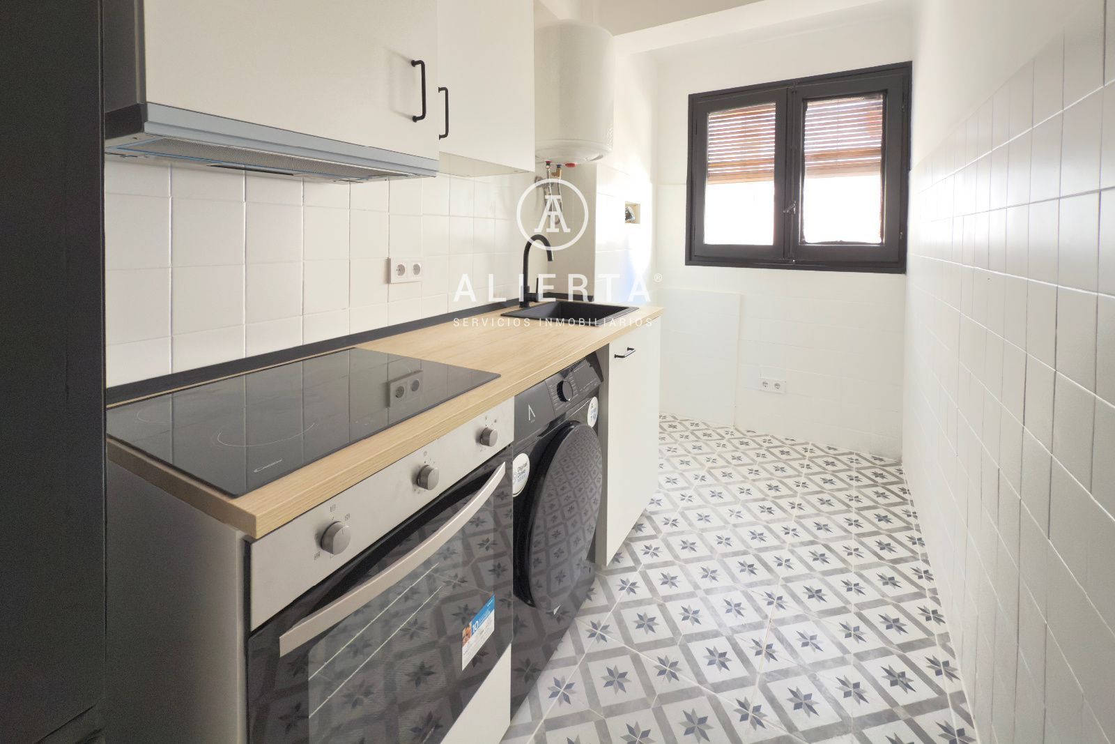 Kitchen of Flat for sale in  Zaragoza Capital  with Heating