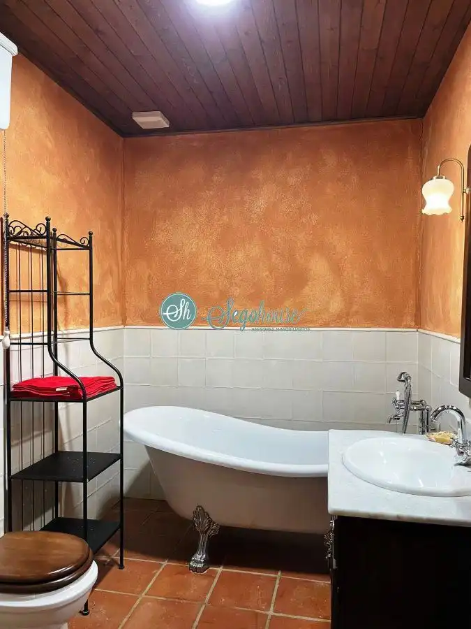 Bathroom of Houses for sale in Adrada de Pirón  with Heating