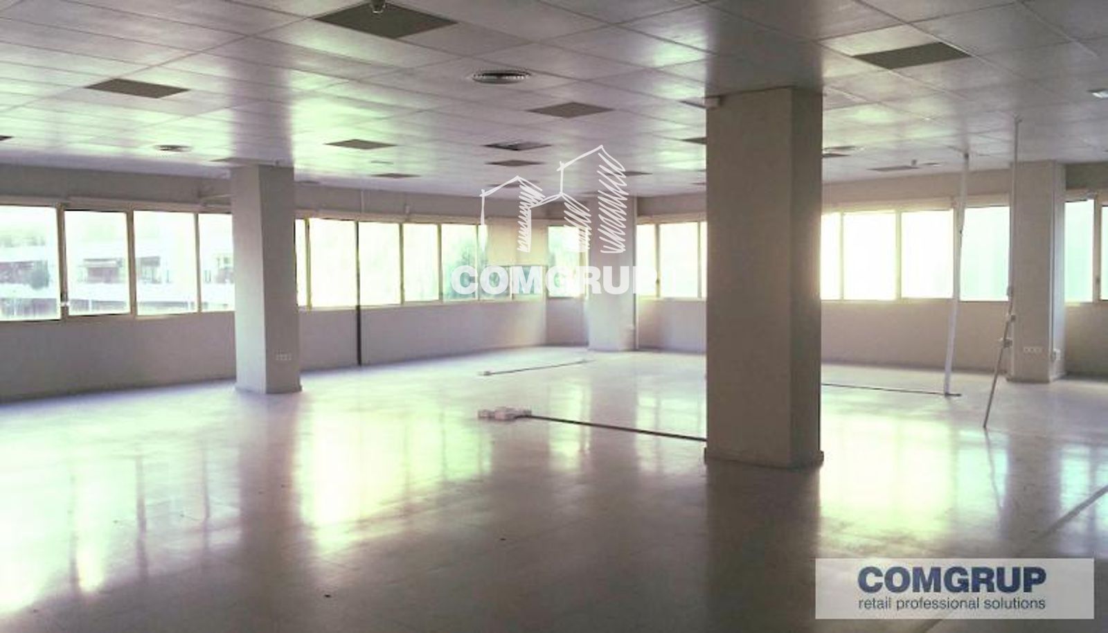 Office for sale in L'Hospitalet de Llobregat  with Air Conditioner