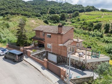 Casa con piscina en venta en Carrer CAN CAMP