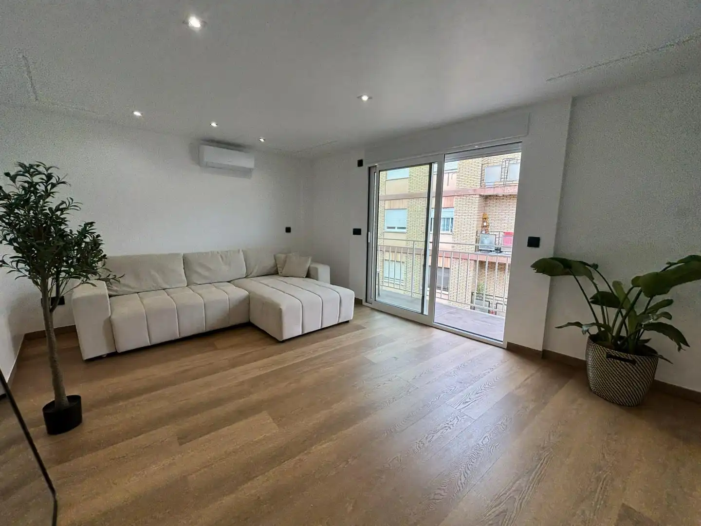 Sala d'estar de Pis en venda en Aldaia amb Aire condicionat i Balcó