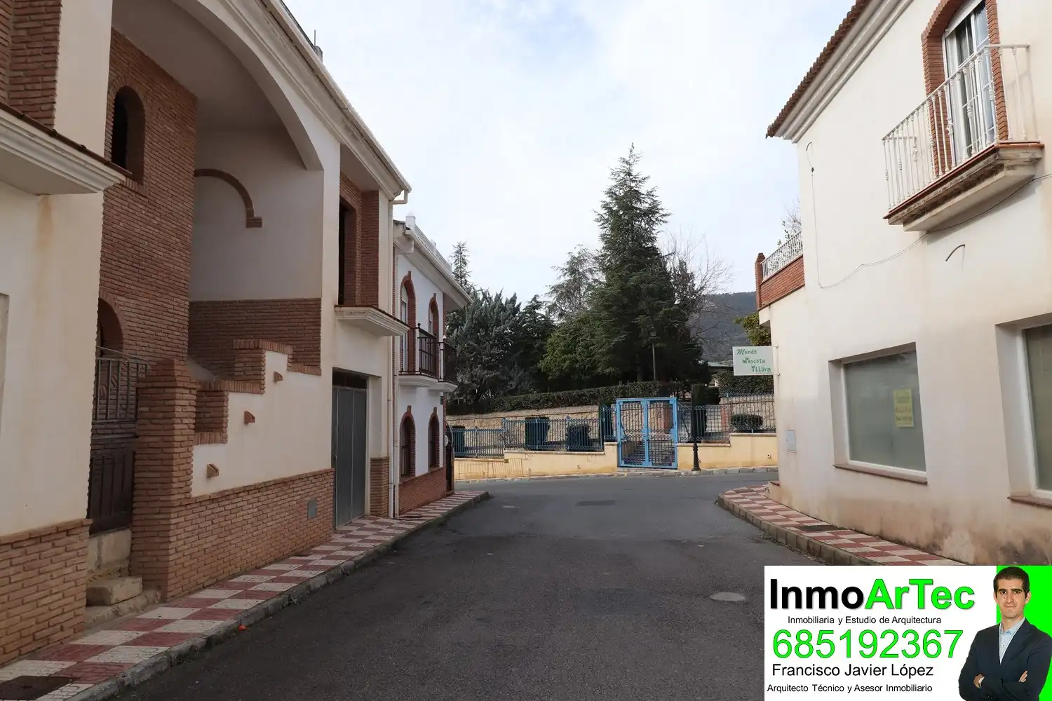 Vista exterior de Casa o xalet en venda en Íllora amb Jardí privat, Terrassa i Balcó
