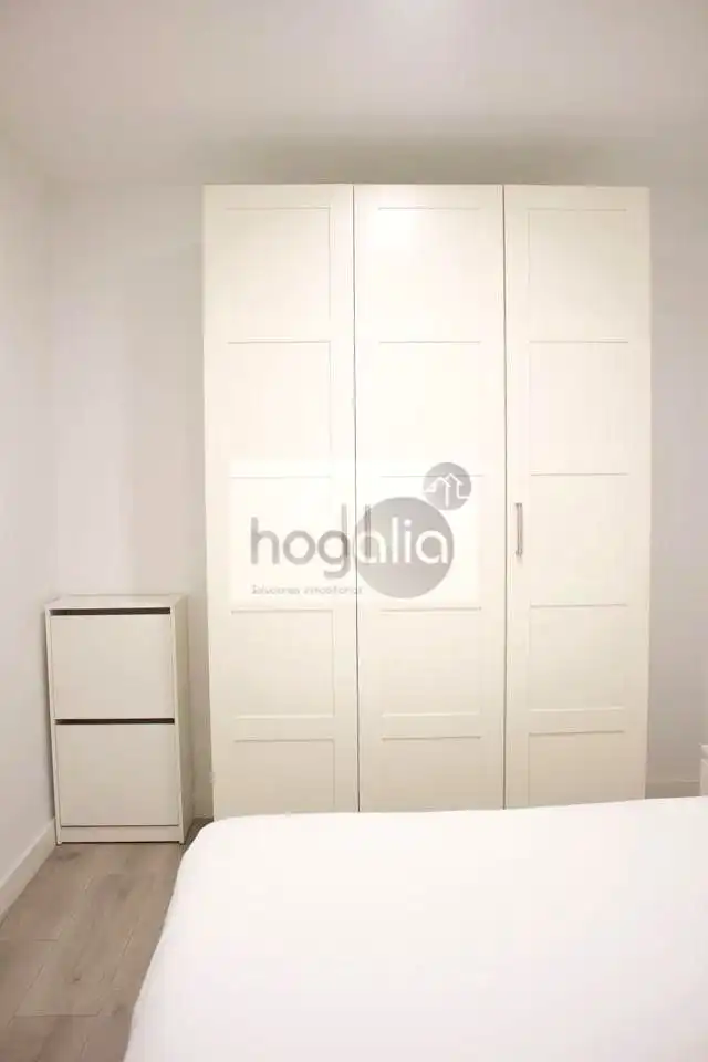 Bedroom of Flat for rent in Sevilla  with Air Conditioner and Furnished