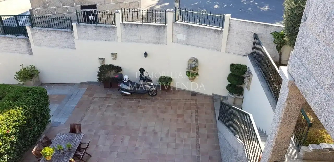 Terrassa de Casa o xalet en venda en Poio amb Terrassa i Piscina