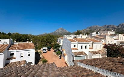 Vista exterior de Casa o xalet en venda en La Nucia amb Aire condicionat, Calefacció i Jardí privat