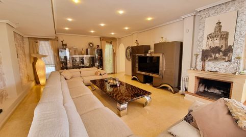 Esta excepcional villa ofrece una oportunidad uacutenica de adquirir una vivienda espaciosa y elegante en una de las zonas maacute, imatge 3