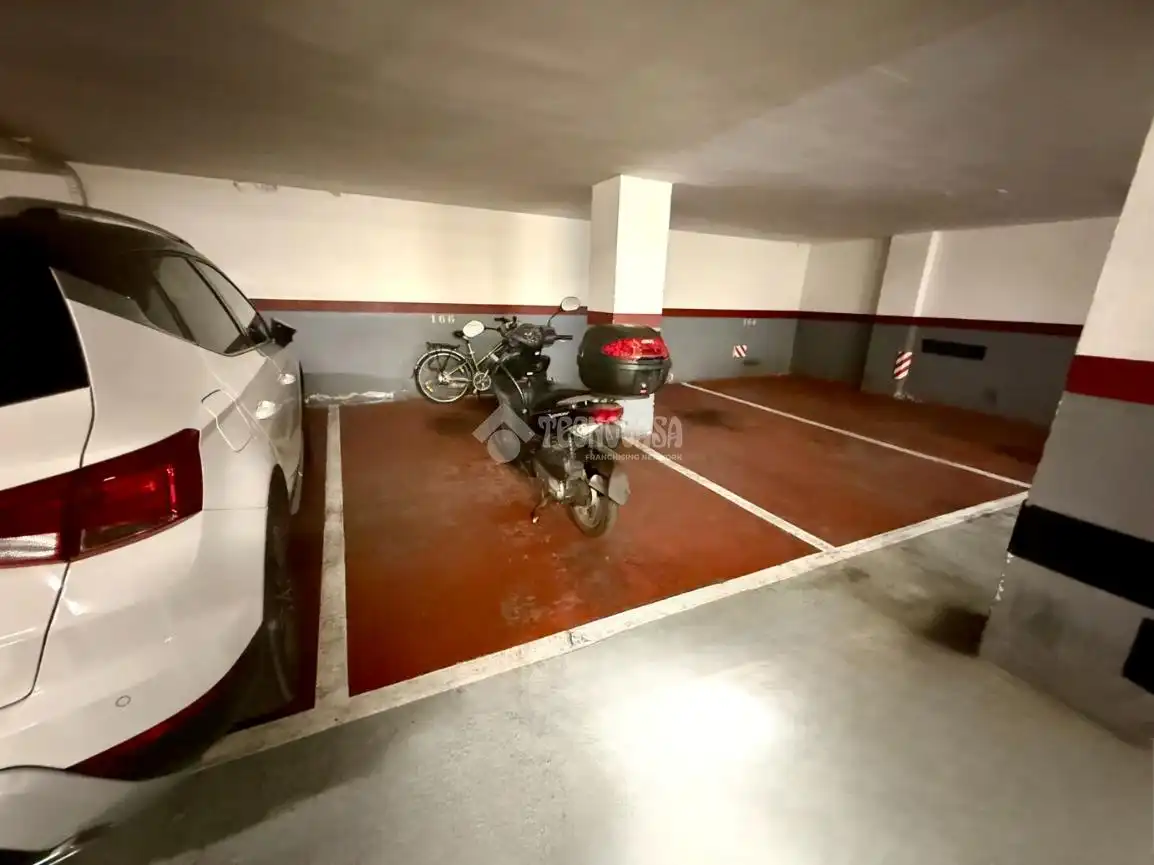 Parkplatz von Wohnung zum Verkauf in Barcelona mit Gemeinschaftspool