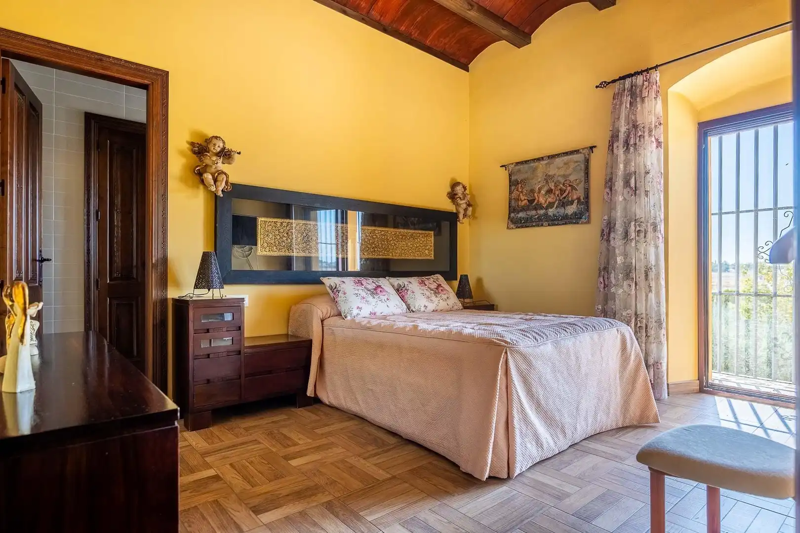 Habitación de Finca rústica en venta en Carmona con Calefacción, Jardín privado y Terraza