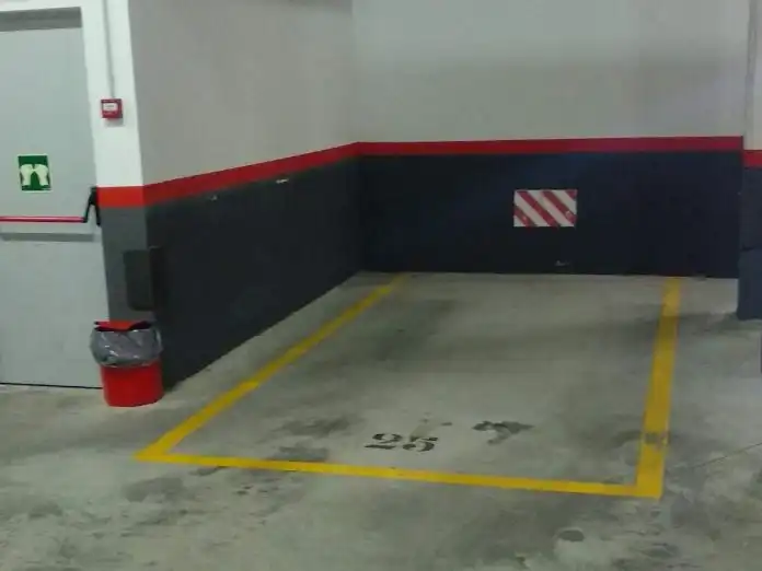 Garaje de alquiler en Avenida de Londres, 5, Centro