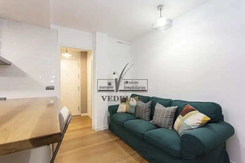 Schlafzimmer von Wohnung zur Miete in Zaragoza mit Heizung, Ofen und Waschmaschine