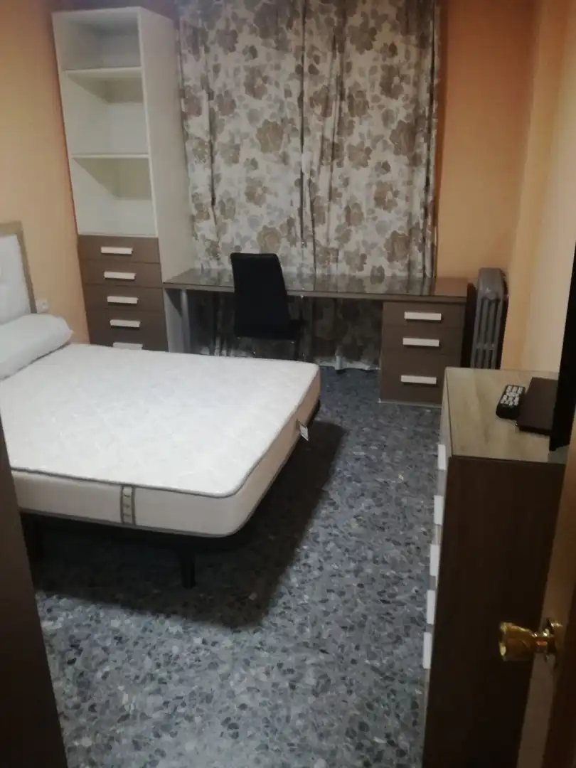 Habitación de Piso en venta en Granada con Calefacción, Terraza y Trastero